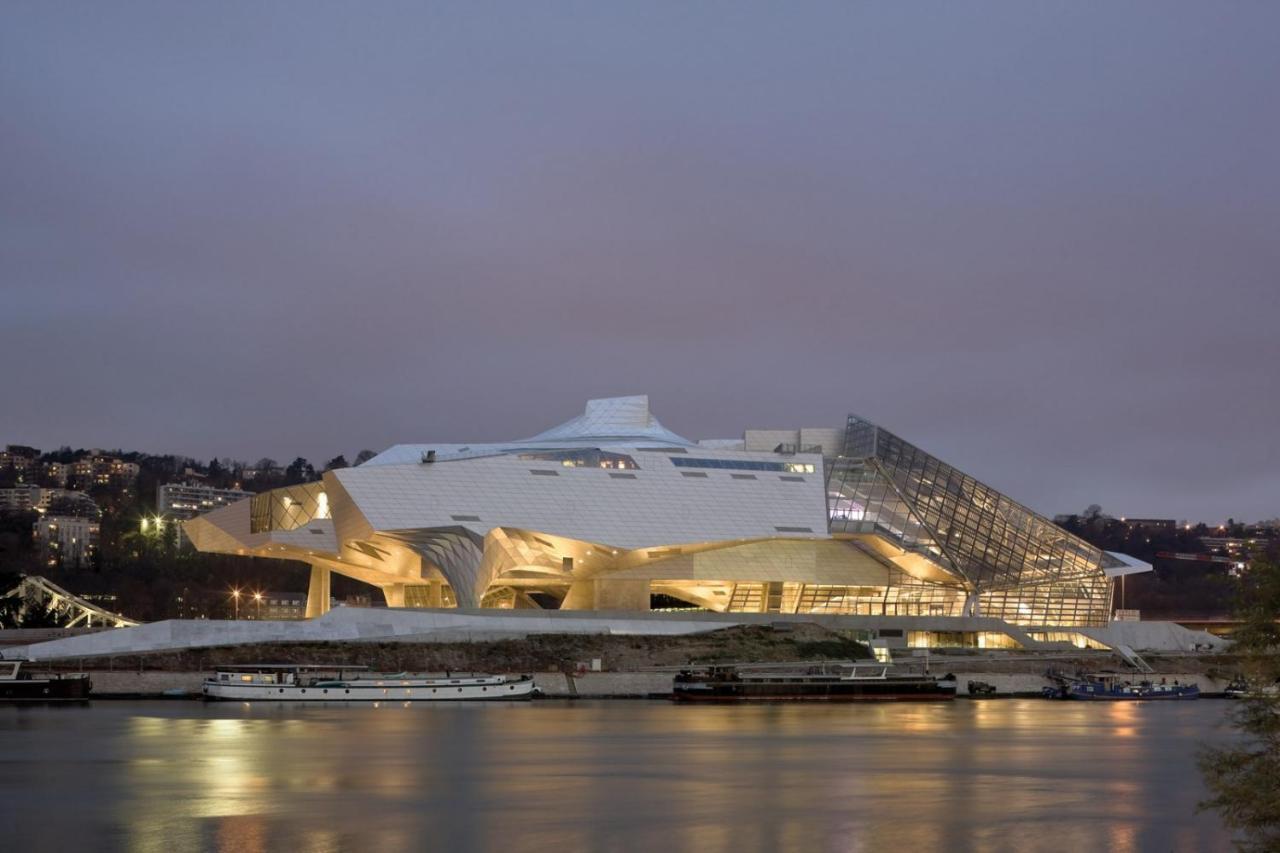 Lyon Confluence - Duplex Au Calme Avec Parking Prive En Optionアパートメント エクステリア 写真