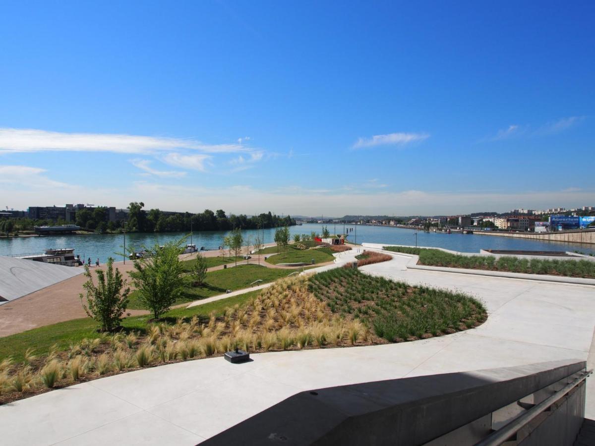 Lyon Confluence - Duplex Au Calme Avec Parking Prive En Optionアパートメント エクステリア 写真